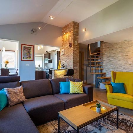 Apartman Ember พูลา ภายนอก รูปภาพ